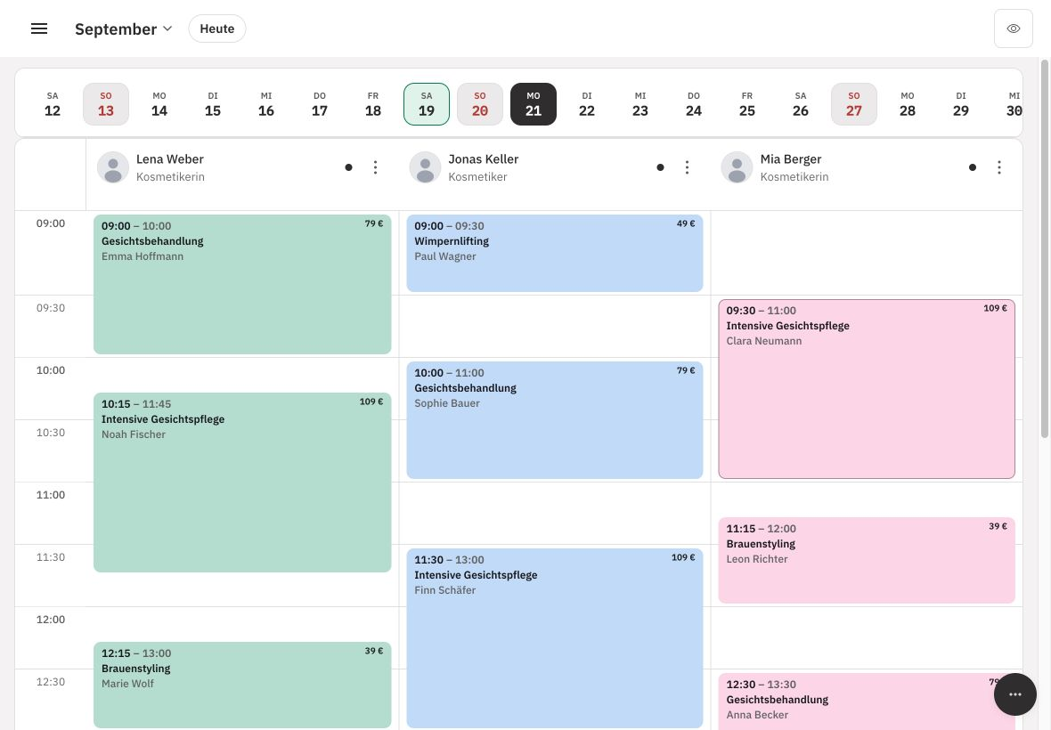 Echter Planbar-Teamkalender des fiktiven Kosmetikstudios Magnolie mit Gesichtsbehandlungen, Wimpernlifting und Brauenstyling.